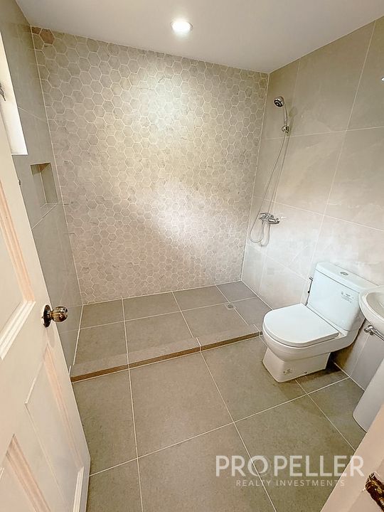 Durham St., Hillsborough, Alabang, Muntinlupa – 5-Bedroom House and Lot - Image 11