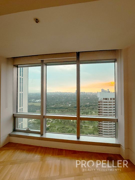 One McKinley Place, Bonifacio Global City, Taguig – 2-Bedroom Condo - Image 11