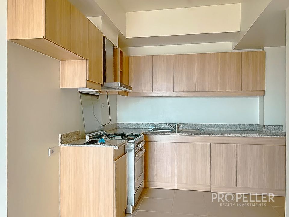Brent Tower, Brixton Place, Kapitolyo, Pasig – 3-Bedroom Condo - Image 3