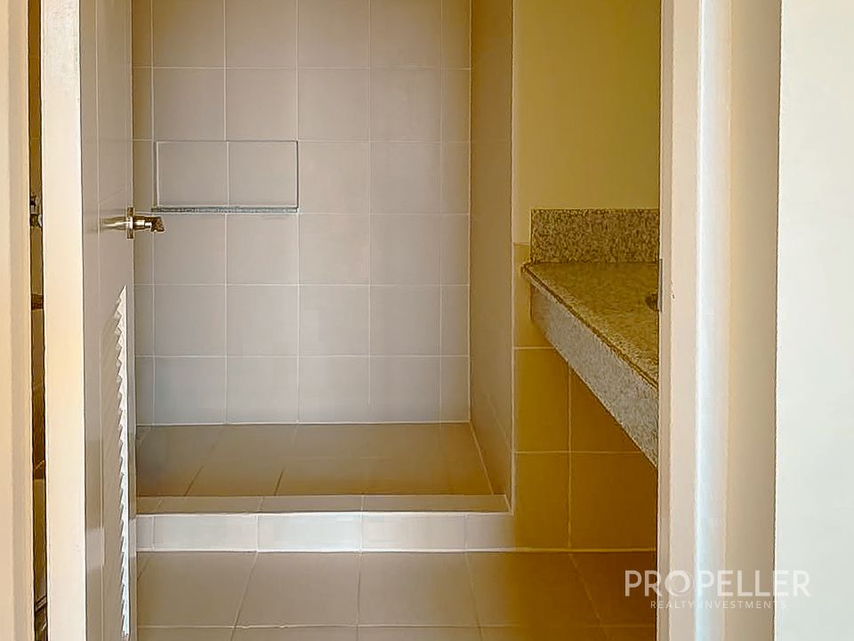 Brent Tower, Brixton Place, Kapitolyo, Pasig – 3-Bedroom Condo - Image 2