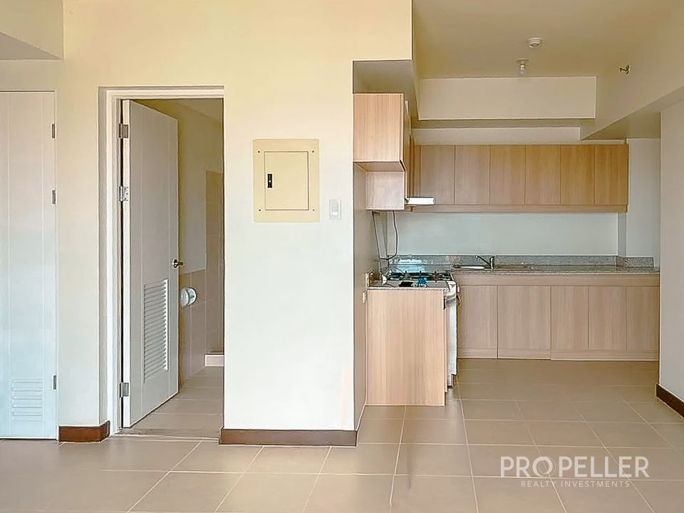Brent Tower, Brixton Place, Kapitolyo, Pasig – 3-Bedroom Condo - Image 5