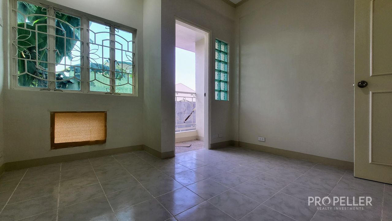Tredia St., Village East, Cainta, Rizal - 2 Storey Apartment Unit - Image 13