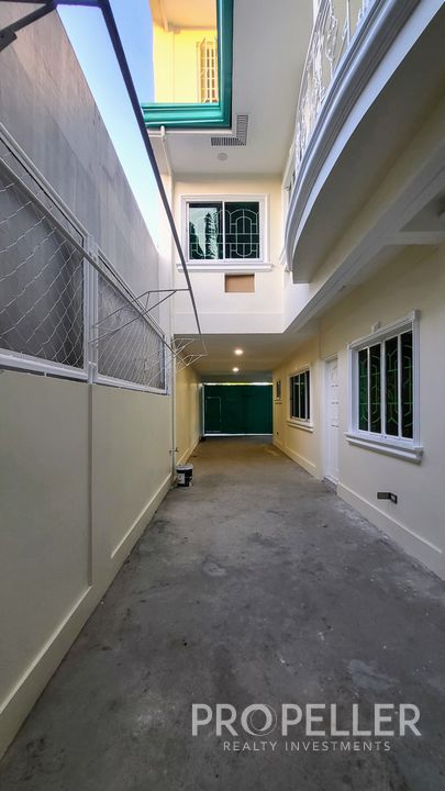 Tredia St. Village East, Cainta, Rizal - 2 Storey Apartment with Parking - Image 3