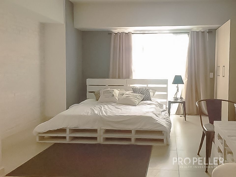 17th Floor The Red Oak, Two Serendra, BGC, Taguig  - Studio with Balcony