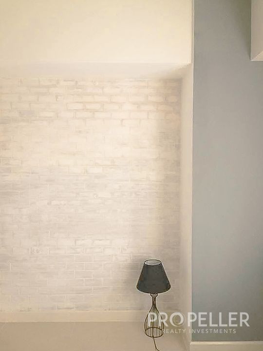 17th Floor The Red Oak, Two Serendra, BGC, Taguig  - Studio with Balcony - Image 2