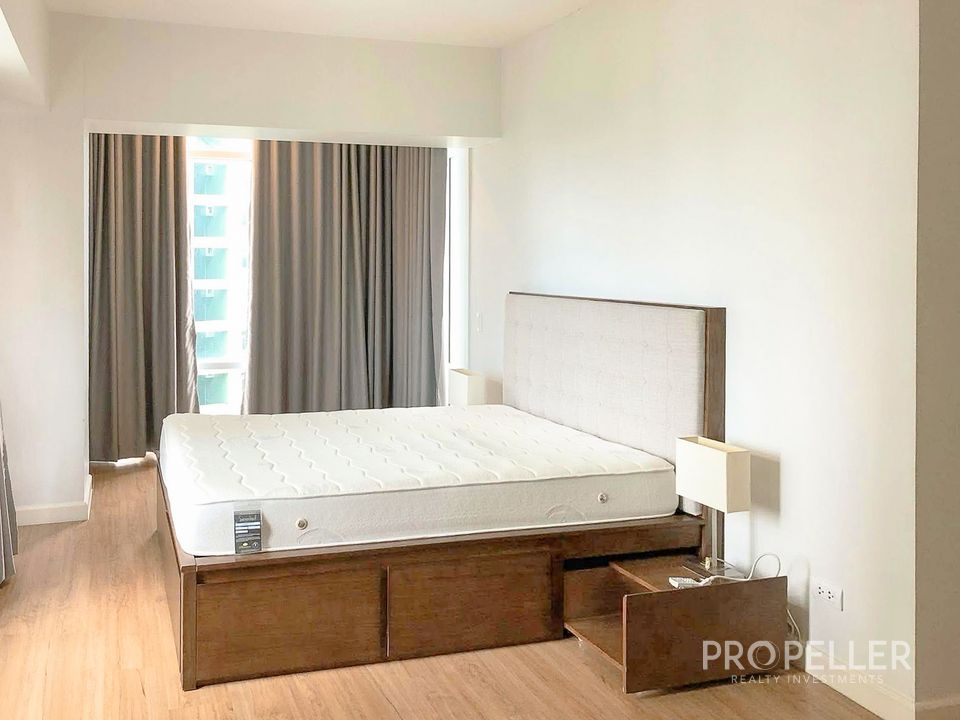 The Red Oak Tower, Bonifacio Global City, Taguig - 3-Bedroom Corner Unit - Image 3